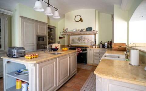 La Verdière: Cabinetry, Countertop, Sink, Kitchen Sink, Kitchen Stove, Kitchen Appliance, Home Appliance, Wood, Kitchen, Interior Design