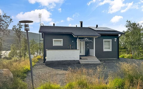Willa Kiiruna: House, Home, Roof, Cottage, Siding, Door, Yard, Driveway, Garden Buildings