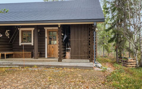 Henkari B: Cottage, House, Home, Garden Buildings, Siding, Log Cabin, Farmhouse, Estate, Shed, Yard