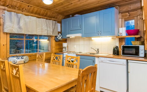 Kuukkelin Tupa 2: Wood, House, Snow, Cottage, Home, Winter, Roof, Freezing, Siding, Slope