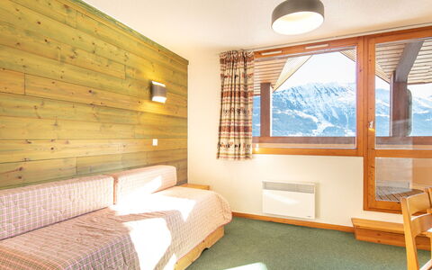 Les Avanchers-Valmorel 605: Property, Window, Furniture, Comfort, Wood, Shade, Lighting, Interior Design, Building