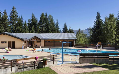 Les Avanchers-Valmorel 606: Sky, Plant, Water, Tree, Swimming Pool, Shade, House, Fence, Grass, Window