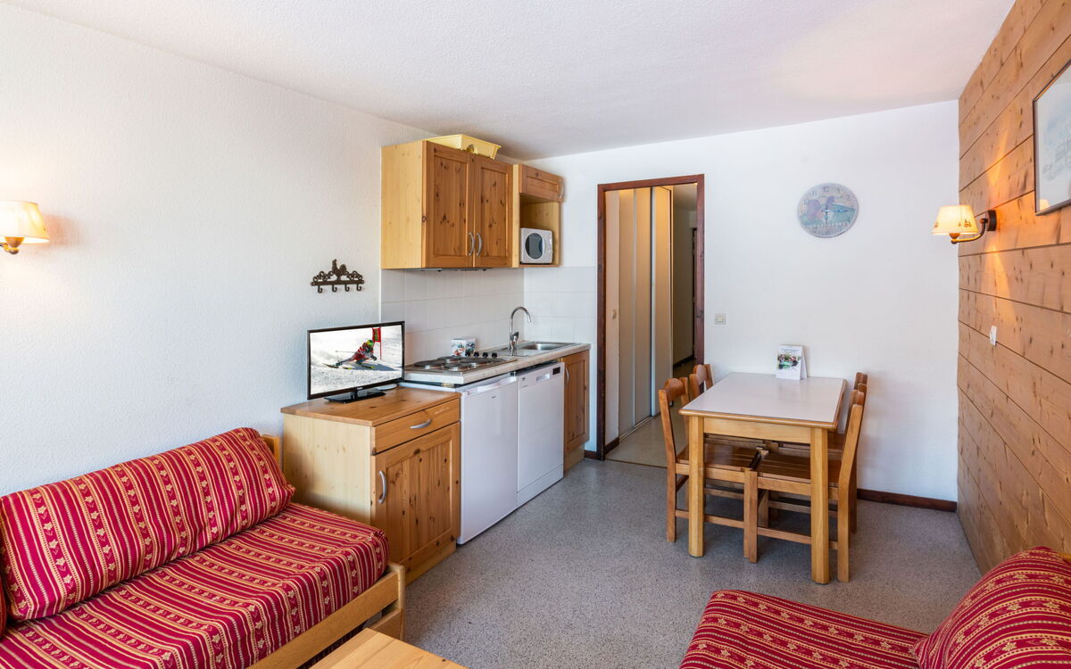 Accommodation:&nbsp;Grand Morillon 604.2