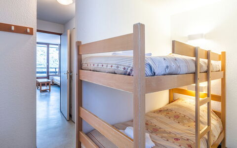 Morillon 604: Bunk Bed, Property, Comfort, Building, Wood, Flooring, Floor, Bed Frame, Hostel, Bed