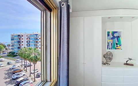 Cagnes-Sur-Mer 173: Interior Design, Flooring, Floor, Room, Apartment, Ceiling, Glass, Design, Daylighting, Hotel