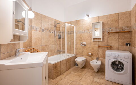 Magna Fina: Mirror, Plumbing Fixture, Tap, Property, Sink, Bathroom Sink, Bathroom, Building, Purple, Bathroom Cabinet