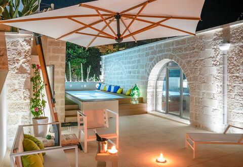 B&b Vico Bianco: Property, Table, Interior Design, Wood, Architecture, Flooring, Living Room, Shade, Floor, Real Estate