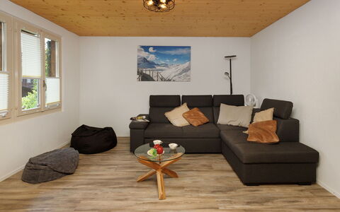 Chalet Dori: Flooring, Furniture, Wood Flooring, Interior Design, Floor, Wood, Ceiling, Laminate Flooring, Couch, Living Room