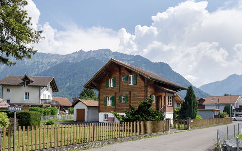 Chalet Dori: Building, House, Home, Residential Area, Roof, Architecture, Cottage, Rural Area, Land Lot, Human Settlement