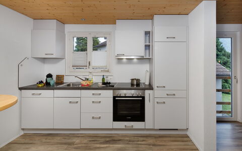 Chalet Dori: Kitchen, Interior Design, Wood, Kitchen Appliance, Flooring, Major Appliance, Cabinetry, Countertop, Ceiling, Furniture