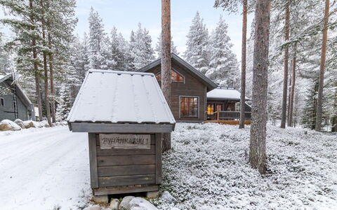 Pyhänkarhu 1: Cottage, House, Home, Garden Buildings, Siding, Log Cabin, Farmhouse, Estate, Shed, Yard