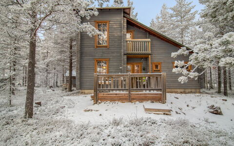 Pyhä-Kohu: Cottage, House, Home, Garden Buildings, Siding, Log Cabin, Farmhouse, Estate, Shed, Yard