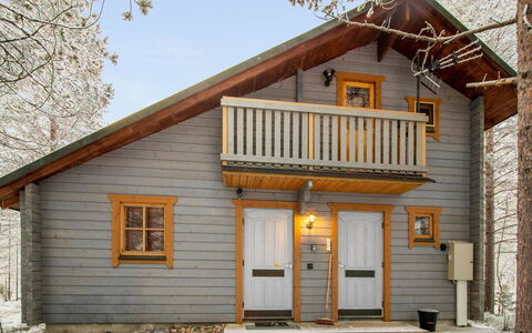 Pyhä-Kohu: Balcony, Apartment, Shade, Glass, Condominium, Handrail, Porch, Daylighting, Deck, Outdoor Furniture