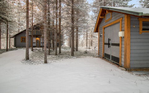 Pyhä-Kohu: Balcony, Apartment, Shade, Glass, Condominium, Handrail, Porch, Daylighting, Deck, Outdoor Furniture