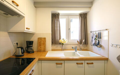 La Petite Iroise: Cabinetry, Kitchen Sink, Sink, Property, Countertop, Tap, Plumbing Fixture, Window, Wood, Interior Design