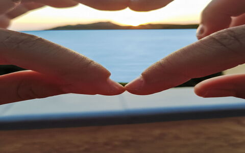 Baia Blu: Finger, Sea, Ocean, Love, Heart, Vacation