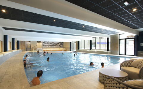 L'Alpe D'Huez 605: Water, Swimming Pool, Building, Condominium, Leisure, House, Real Estate, Resort Town, Thermae, Apartment