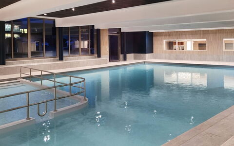 L'Alpe D'Huez 605: Water, Plant, Sky, Property, Nature, Azure, Swimming Pool, Tree, Vegetation, Grass