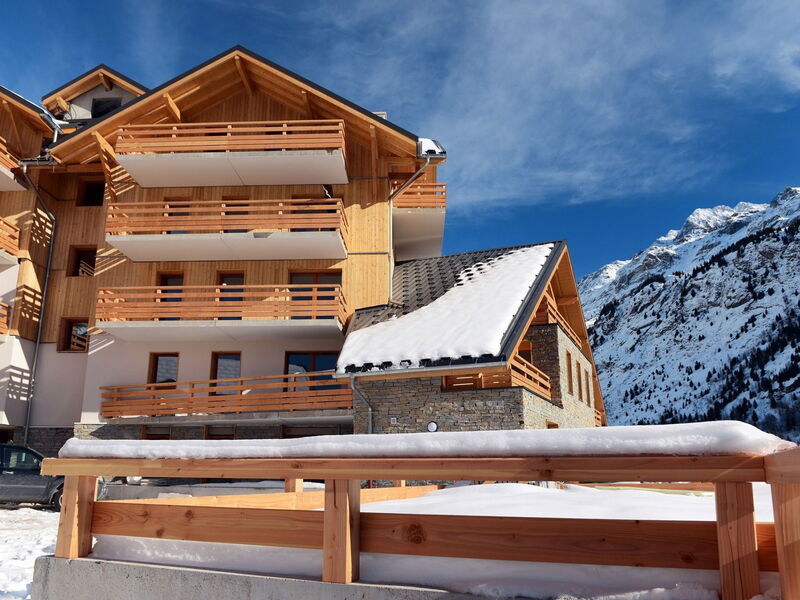 Accommodation:&nbsp;Crystal Blanc 105.2