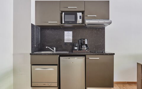 Chamonix 610: Furniture, Kitchen, Kitchen Appliance, Major Appliance, Kitchen Sink, Countertop, Interior Design, Cabinetry, Home Appliance, Sink