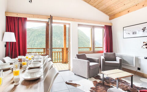 Châtel 800: Interior Design, Furniture, Ceiling, Hardwood, Chair, Wood Stain, Living Room, Wood Flooring, Hotel