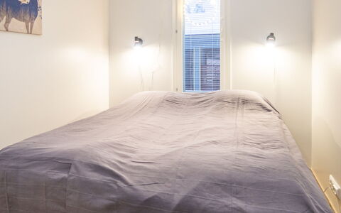 Saukonpesä B: Bedroom, Wall, Bed, Floor, Wood, Interior Design, Flooring, Bed Sheet, Furniture, Ceiling