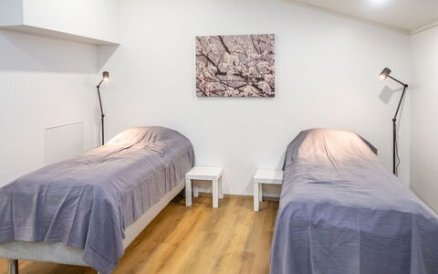 Saukonpesä B: Floor, Flooring, Bedroom, Wood, Bed, Interior Design, Wood Flooring, Furniture, Ceiling, Bed Sheet