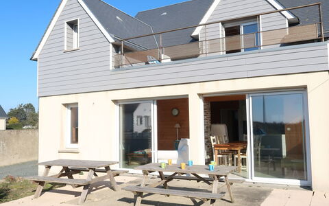 La Plage: Sky, Window, Building, Plant, Tree, Land Lot, Grass, Facade, Landscape, Roof