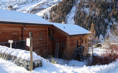 Ryad C: Snow, Building, Property, House, Window, Slope, Wood, Tree, Cottage, Freezing