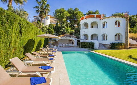 Villa Scott: Water, Building, Sky, Property, Swimming Pool, Window, Azure, Plant, Interior Design, Condominium