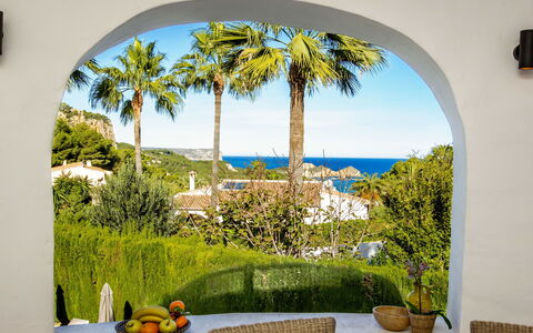 Villa Scott: Water, Building, Sky, Property, Swimming Pool, Window, Azure, Plant, Interior Design, Condominium