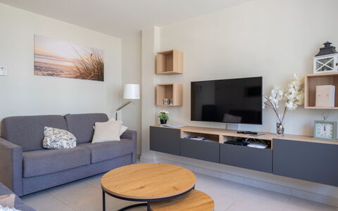 Blankenberge 810: Furniture, Interior Design, Flooring, Room, Living Room, Television, Floor, Lighting, Couch, Ceiling