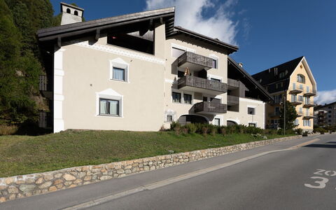 Chesa Polaschin 4 - Silvaplana: Sky, Building, Plant, Window, Tree, Urban Design, Residential Area, Asphalt, Wheel, Road Surface
