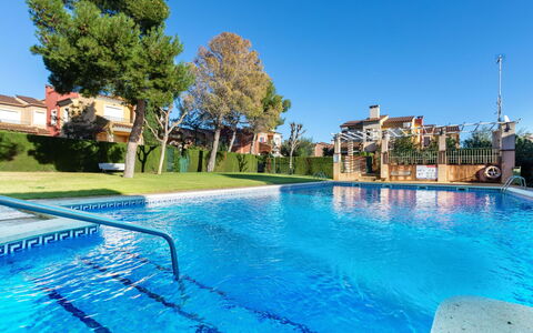 Villa Verdi 11: Sky, Building, Plant, Window, Tree, Urban Design, Residential Area, Asphalt, Wheel, Road Surface