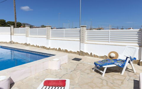 Villa Maire: Sky, Water, Shade, Cloud, Outdoor Furniture, Swimming Pool, Sunlounger, Wood, Real Estate, Leisure