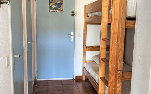 Le Lavandou 347: Property, Building, Door, Wood, Interior Design, Paint, Floor, Flooring, House
