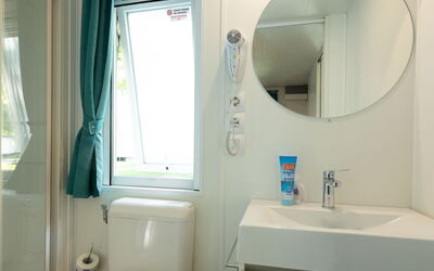 Accommodation:&nbsp;Garda Blue 9.4