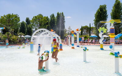 Desenzano 9: Recreation, Water Park, Swimming Pool, Leisure, Fun, Vacation, Outdoor Recreation, Tourist Attraction