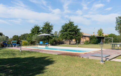 Rimbaudo: Cloud, Sky, Plant, Water, Tree, Shade, Swimming Pool, Grass, Leisure, Landscape