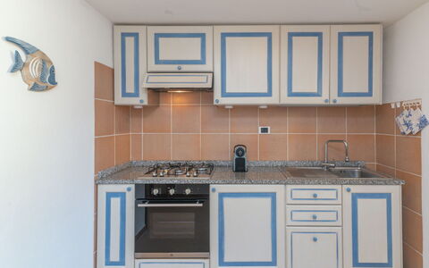 Le Bijou: Cabinetry, Countertop, Kitchen Sink, Property, Sink, Tap, Kitchen Stove, Kitchen, Wood, Gas Stove