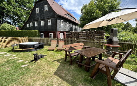 Grossschönau 111: Plant, Sky, Building, Table, Property, Cloud, Outdoor Bench, Tree, Outdoor Table, Outdoor Furniture