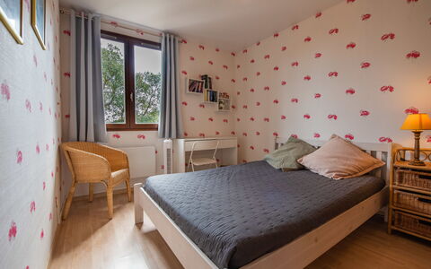 La Planquette: Bed, Furniture, Bedding, Interior Design, Bedroom, Bed Sheet, Wall, Room, Linens, Wood