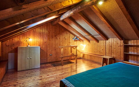 Il Crotto: Furniture, Property, Building, Wood, Cabinetry, Interior Design, Floor, Hall, House, Hardwood