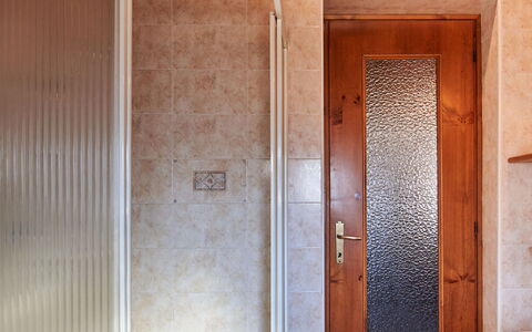 Il Crotto: Door, Building, Wood, House, Automotive Exterior, Home Door, Door Handle, Floor