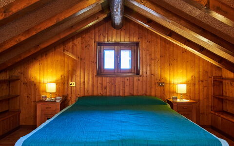 Il Crotto: Property, Building, Window, Wood, Interior Design, Lamp, House, Hardwood, Symmetry, Ceiling
