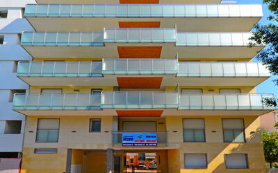 Lignano Sabbiadoro 639: Water, Plant, Sky, Building, Swimming Pool, Tree, Azure, Window, Real Estate, Leisure