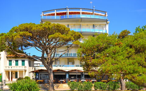 Lignano Sabbiadoro 687: Water, Plant, Sky, Building, Swimming Pool, Tree, Azure, Window, Real Estate, Leisure
