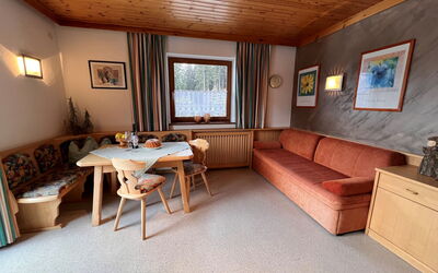 Accommodation:&nbsp;Top 1 105.1
