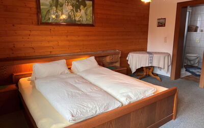 Accommodation:&nbsp;Top 1 105.1