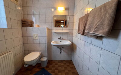 Accommodation:&nbsp;Top 1 105.1